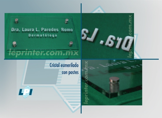 Letrero | Placa de cristal esmerilado con postes (chapetones de aluminio). Letreros y Pizarrones Internacionales Leprinter®